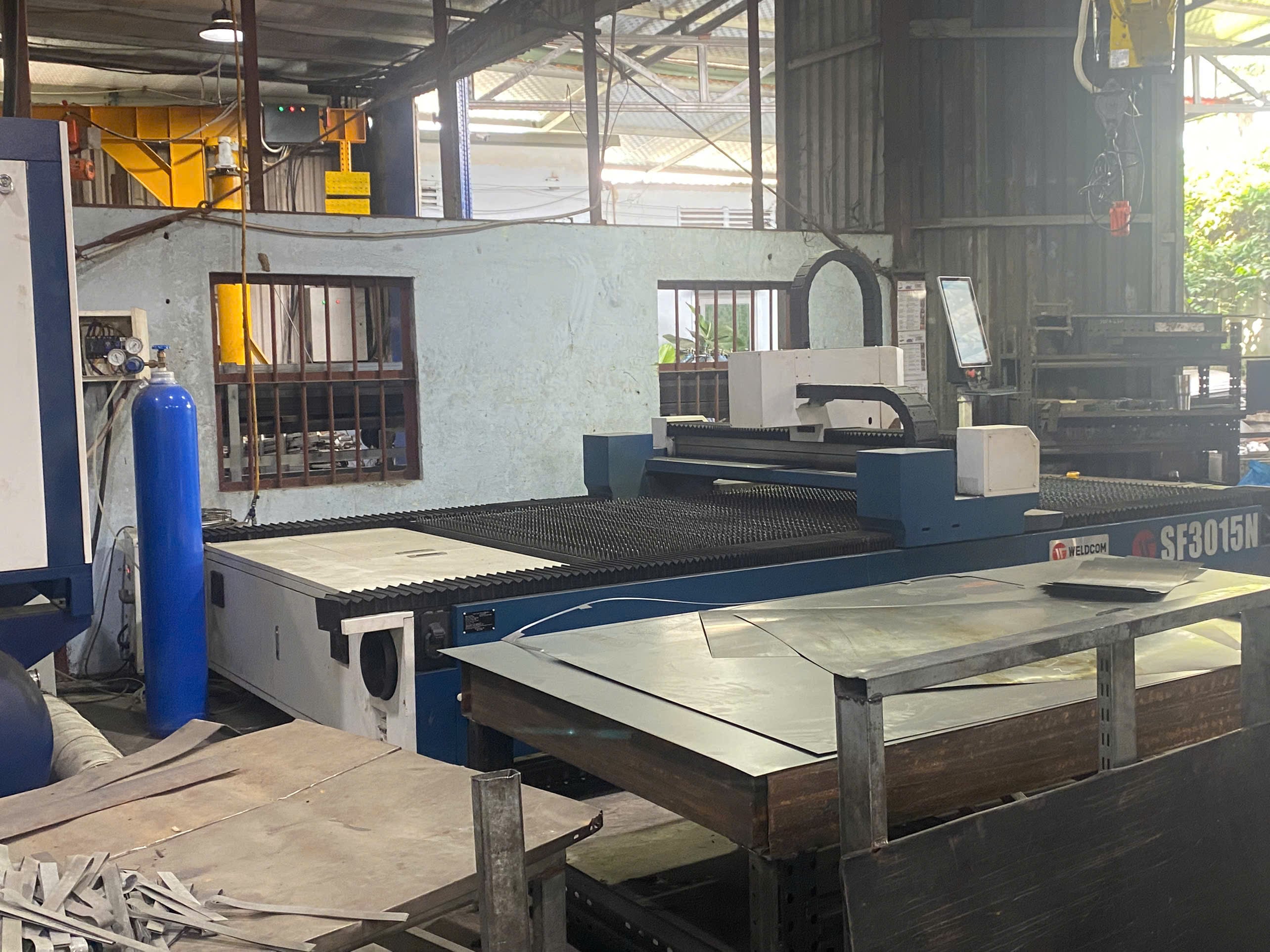 Laser cutting machine 1
